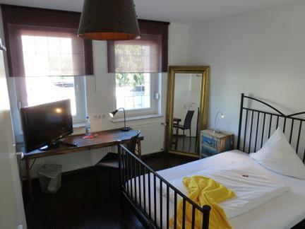 Hotel Mitte Alte Suesswarenfabrik Райнбах Екстериор снимка