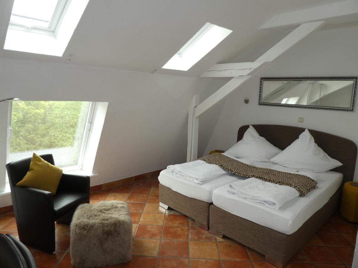 Hotel Mitte Alte Suesswarenfabrik Райнбах Екстериор снимка