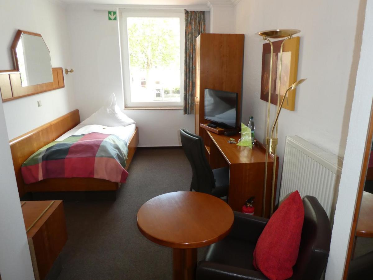 Hotel Mitte Alte Suesswarenfabrik Райнбах Екстериор снимка
