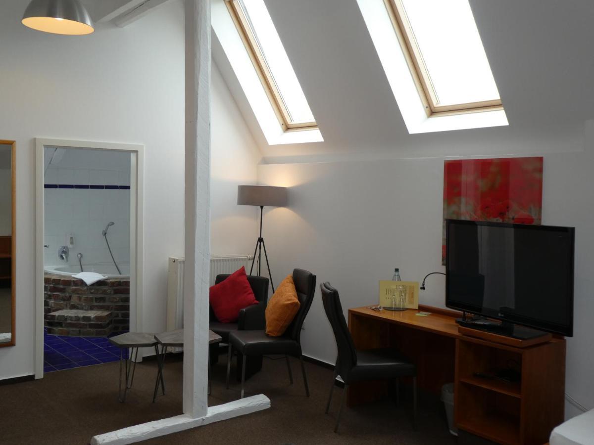 Hotel Mitte Alte Suesswarenfabrik Райнбах Екстериор снимка